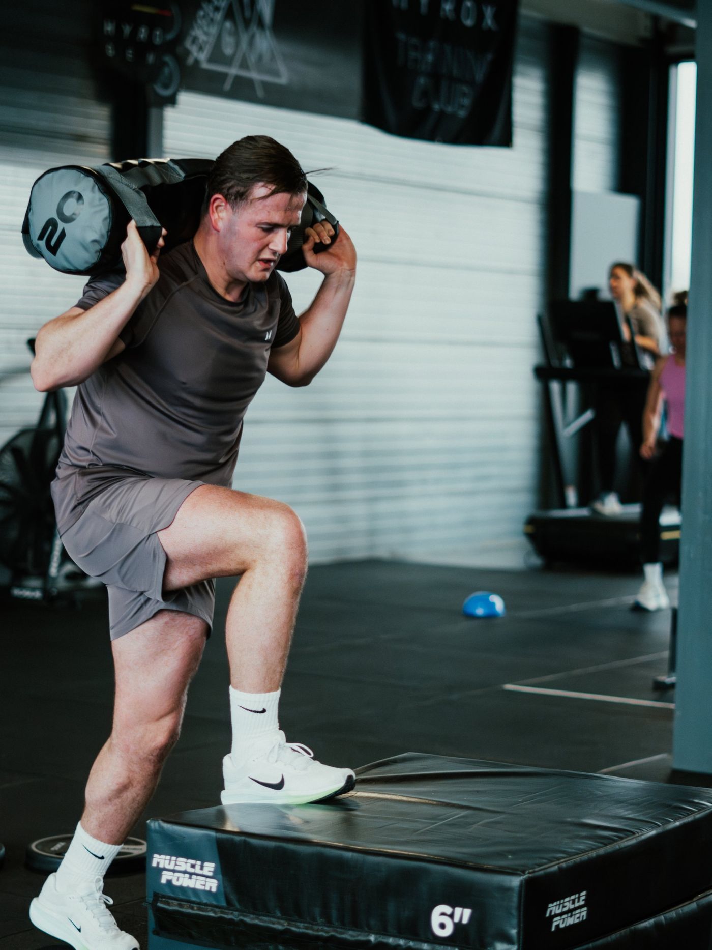 Step-ups met een sandbag